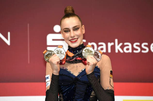 Die Olympiasiegerin, Welt- und Europameisterin Darja Varfolomeev holte in der Rhythmischen Sportgymnastik an Reifen und Ball jeweils die Goldmedaille, am Band erreichte sie nur Platz drei. Ebenso sicherte sie sich die Carl-Schuhmann-Medaille für internationale Erfolge bei den 6. Finals 2026 in der ZAG Arena. Hannover, 26.07.2026