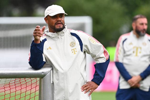 Trainer Vincent KOMPANY (Bayern Muenchen) Einzelbild,angeschnittenes Einzelmotiv,Halbfigur,halbe Figur. Oeffentliches Training FC Bayern Muenchen im Trainingslager in Rottach Egern am 27.07.2026. Fussball 1. Bundesliga,Saison 2026 2027. Â