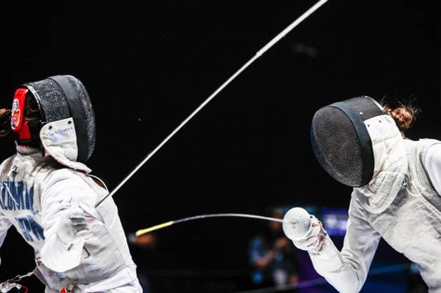 CHINA, HONG KONG - JULY 30, 2026: Athletes Vladislava Peniushkina (R) of Russia and Sera Azuma of Japan fight in their team foil bout during the 2026 Kerry Fencing World Championships 2026 Fencing World Championships In Hong Kong  - ZUMAt113 20260730_zaa_t113_062 Copyright: xMikhailxSinitsynx