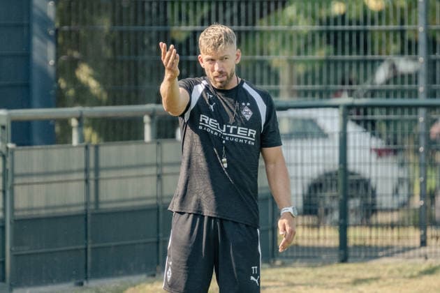 Tobias Troulsen (Borussia Moenchengladbach, Co-Trainer) im Gespraech. Oeffentliches Training Borussia Moenchengladbach auf dem Trainingsgelaende am ista-Borussia Park, 1. Bundesliga, Fussball, Saison 2026 2027, 30.07.2026 oeffentliches Training Borussia Moenchengladbach, 1. Bundesliga, Saison 2026 2027, 30.07.2026 Moenchengladbach Copyright: xEibner-Pressefoto ThomasxHaeslerx EP_THR