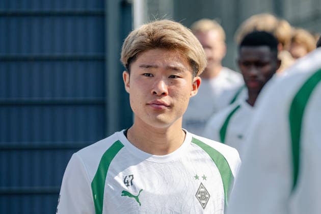 Zento Uno (Borussia Moenchengladbach, 47) auf dem Weg zum Traininsplatz. Oeffentliches Training Borussia Moenchengladbach auf dem Trainingsgelaende am ista-Borussia Park, 1. Bundesliga, Fussball, Saison 2026 2027, 30.07.2026 oeffentliches Training Borussia Moenchengladbach, 1. Bundesliga, Saison 2026 2027, 30.07.2026 Moenchengladbach Copyright: xEibner-Pressefoto ThomasxHaeslerx EP_THR