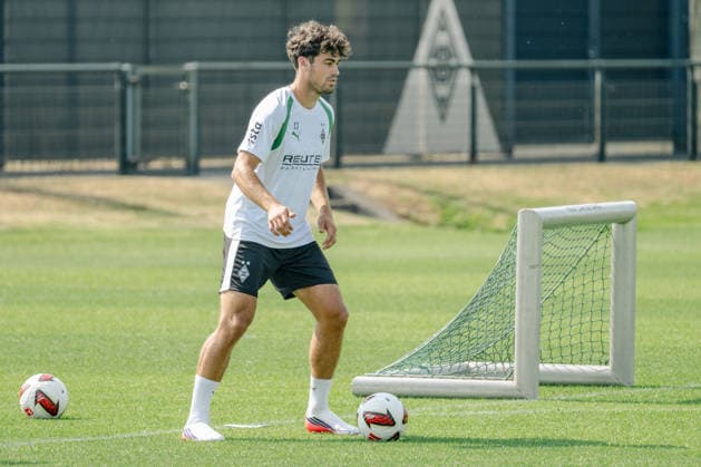 Giovanni Reyna (Borussia Moenchengladbach, 13) spielt den Ball. Oeffentliches Training Borussia Moenchengladbach auf dem Trainingsgelaende am ista-Borussia Park, 1. Bundesliga, Fussball, Saison 2026 2027, 30.07.2026 oeffentliches Training Borussia Moenchengladbach, 1. Bundesliga, Saison 2026 2027, 30.07.2026 Moenchengladbach Copyright: xEibner-Pressefoto ThomasxHaeslerx EP_THR