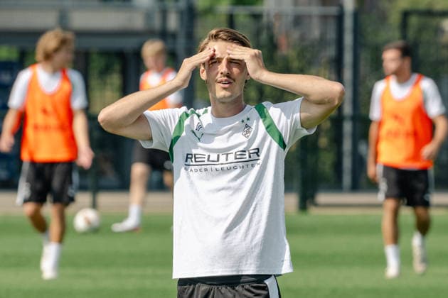 Florian Neuhaus (Borussia Moenchengladbach, 10) kann es nicht fassen. Oeffentliches Training Borussia Moenchengladbach auf dem Trainingsgelaende am ista-Borussia Park, 1. Bundesliga, Fussball, Saison 2026 2027, 30.07.2026 oeffentliches Training Borussia Moenchengladbach, 1. Bundesliga, Saison 2026 2027, 30.07.2026 Moenchengladbach Copyright: xEibner-Pressefoto ThomasxHaeslerx EP_THR