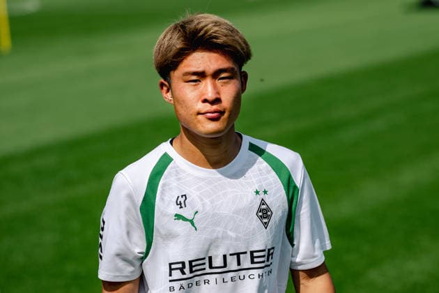 Zento Uno (Borussia Moenchengladbach, 47) auf dem Weg in die Kabine. Oeffentliches Training Borussia Moenchengladbach auf dem Trainingsgelaende am ista-Borussia Park, 1. Bundesliga, Fussball, Saison 2026 2027, 30.07.2026 oeffentliches Training Borussia Moenchengladbach, 1. Bundesliga, Saison 2026 2027, 30.07.2026 Moenchengladbach Copyright: xEibner-Pressefoto ThomasxHaeslerx EP_THR