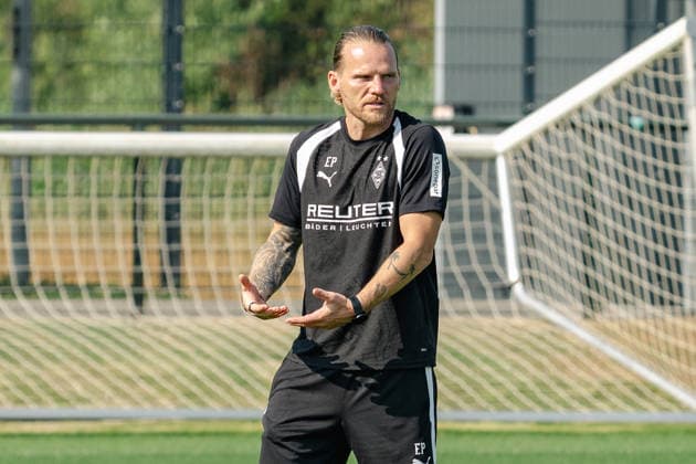 Eugen Polanski (Borussia Moenchengladbach, Trainer) im Gespraech. Oeffentliches Training Borussia Moenchengladbach auf dem Trainingsgelaende am ista-Borussia Park, 1. Bundesliga, Fussball, Saison 2026 2027, 30.07.2026 oeffentliches Training Borussia Moenchengladbach, 1. Bundesliga, Saison 2026 2027, 30.07.2026 Moenchengladbach Copyright: xEibner-Pressefoto ThomasxHaeslerx EP_THR