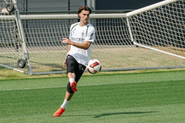 Joe Scally (Borussia Moenchengladbach, 29) beim Aufbautraining. Oeffentliches Training Borussia Moenchengladbach auf dem Trainingsgelaende am ista-Borussia Park, 1. Bundesliga, Fussball, Saison 2026 2027, 30.07.2026 oeffentliches Training Borussia Moenchengladbach, 1. Bundesliga, Saison 2026 2027, 30.07.2026 Moenchengladbach Copyright: xEibner-Pressefoto ThomasxHaeslerx EP_THR