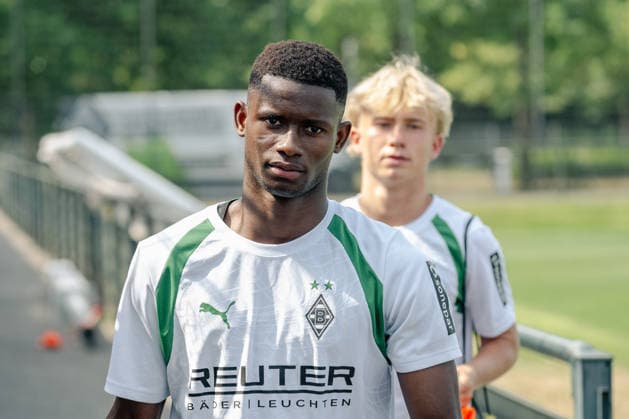 Iaia Manco Danfa (Borussia Moenchengladbach, 39) auf dem Weg in die Kabine. Oeffentliches Training Borussia Moenchengladbach auf dem Trainingsgelaende am ista-Borussia Park, 1. Bundesliga, Fussball, Saison 2026 2027, 30.07.2026 oeffentliches Training Borussia Moenchengladbach, 1. Bundesliga, Saison 2026 2027, 30.07.2026 Moenchengladbach Copyright: xEibner-Pressefoto ThomasxHaeslerx EP_THR
