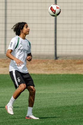 Wael Mohya (Borussia Moenchengladbach, 36) hat den Ball im Blick. Oeffentliches Training Borussia Moenchengladbach auf dem Trainingsgelaende am ista-Borussia Park, 1. Bundesliga, Fussball, Saison 2026 2027, 30.07.2026 oeffentliches Training Borussia Moenchengladbach, 1. Bundesliga, Saison 2026 2027, 30.07.2026 Moenchengladbach Copyright: xEibner-Pressefoto ThomasxHaeslerx EP_THR