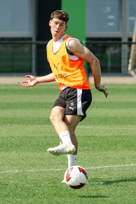 Philipp Sander (Borussia Moenchengladbach, 16) hat den Ball gepasst. Oeffentliches Training Borussia Moenchengladbach auf dem Trainingsgelaende am ista-Borussia Park, 1. Bundesliga, Fussball, Saison 2026 2027, 30.07.2026 oeffentliches Training Borussia Moenchengladbach, 1. Bundesliga, Saison 2026 2027, 30.07.2026 Moenchengladbach Copyright: xEibner-Pressefoto ThomasxHaeslerx EP_THR