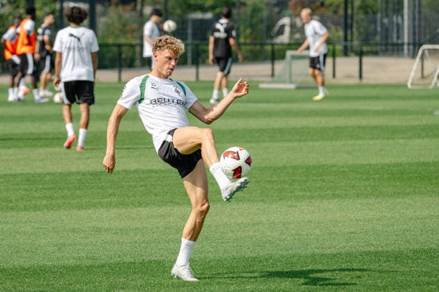 Robin Hack (Borussia Moenchengladbach, 25) beim Ballhochhalten. Oeffentliches Training Borussia Moenchengladbach auf dem Trainingsgelaende am ista-Borussia Park, 1. Bundesliga, Fussball, Saison 2026 2027, 30.07.2026 oeffentliches Training Borussia Moenchengladbach, 1. Bundesliga, Saison 2026 2027, 30.07.2026 Moenchengladbach Copyright: xEibner-Pressefoto ThomasxHaeslerx EP_THR