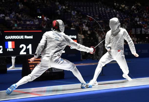 (260730) -- HONG KONG, July 30, 2026 -- Luo Shaotong (R) of China competes with Remi Garrigue of France during the team men s sabre quarterfinal match between China and France at the 2026 Fencing World Championships in Hong Kong, south China, July 30, 2026. ) (SP)CHINA-HONG KONG-FENCING-WORLD CHAMPIONSHIPS-MEN S SABRE-TEAM (CN) LoxPingxFai 