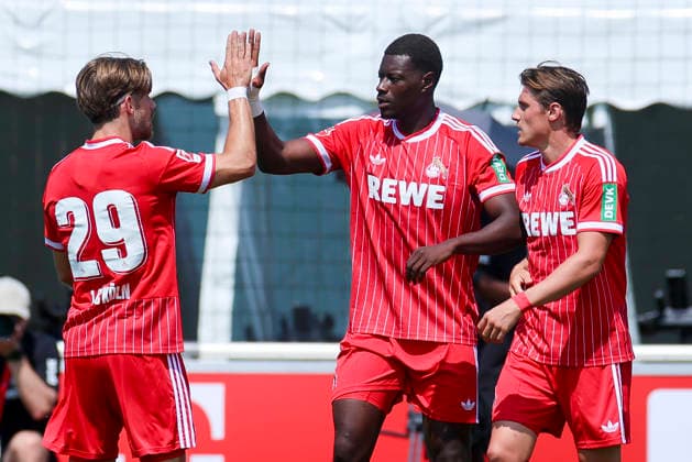 Ragnar Prince Friedel Ache (1. FC Köln) bejubelt seinen Treffer zum 1:0 mit Jan Thielmann (1. FC Köln) und Alessio Castro-Montes (1. FC Köln), Friendly match, 1. FC Köln v Hertha BSC Berlin, Koasastadion am 31. July 2026 in St. Johann in Tirol, Österreich. (Foto von Marco Steinbrenner DeFodi Images) Ragnar Prince Friedel Ache (1. FC Köln) celebrates after scoring his teams first goal with Jan Thielmann (1. FC Köln) and Alessio Castro-Montes (1. FC Köln), Friendly match, 1. FC Köln v Hertha BSC Berlin, Koasastadion, July 31, 2026 in St. Johann in Tirol, Austria. (Photo by Marco Steinbrenner DeFodi Images) -