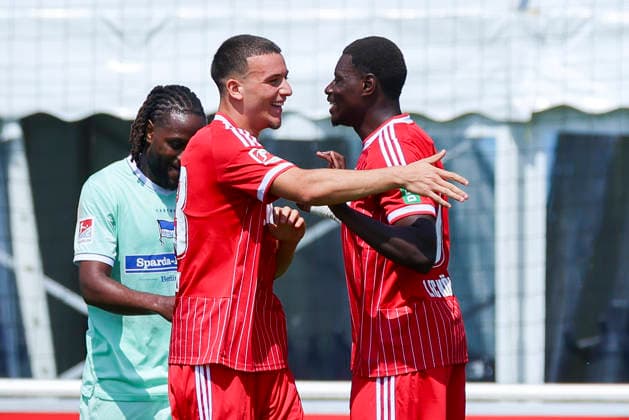 Ragnar Prince Friedel Ache (1. FC Köln) bejubelt seinen Treffer zum 1:0 mit Said El Mala (1. FC Köln), Friendly match, 1. FC Köln v Hertha BSC Berlin, Koasastadion am 31. July 2026 in St. Johann in Tirol, Österreich. (Foto von Marco Steinbrenner DeFodi Images) Ragnar Prince Friedel Ache (1. FC Köln) celebrates after scoring his teams first goal with Said El Mala (1. FC Köln), Friendly match, 1. FC Köln v Hertha BSC Berlin, Koasastadion, July 31, 2026 in St. Johann in Tirol, Austria. (Photo by Marco Steinbrenner DeFodi Images) -