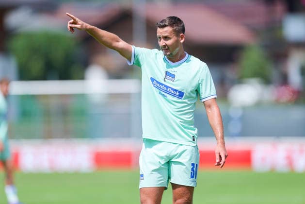Paul Seguin (Hertha BSC Berlin) gestikuliert, Friendly match, 1. FC Köln v Hertha BSC Berlin, Koasastadion am 31. July 2026 in St. Johann in Tirol, Österreich. (Foto von Marco Steinbrenner DeFodi Images) Paul Seguin (Hertha BSC Berlin) gestures, Friendly match, 1. FC Köln v Hertha BSC Berlin, Koasastadion, July 31, 2026 in St. Johann in Tirol, Austria. (Photo by Marco Steinbrenner DeFodi Images) -