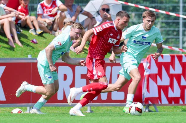 Julian Eitschberger (Hertha BSC Berlin), Said El Mala (1. FC Köln) und Marten Winkler (Hertha BSC Berlin) kämpfen um den Ball, Friendly match, 1. FC Köln v Hertha BSC Berlin, Koasastadion am 31. July 2026 in St. Johann in Tirol, Österreich. (Foto von Marco Steinbrenner DeFodi Images) Julian Eitschberger (Hertha BSC Berlin), Said El Mala (1. FC Köln) und Marten Winkler (Hertha BSC Berlin) battle for the ball, Friendly match, 1. FC Köln v Hertha BSC Berlin, Koasastadion, July 31, 2026 in St. Johann in Tirol, Austria. (Photo by Marco Steinbrenner DeFodi Images) -