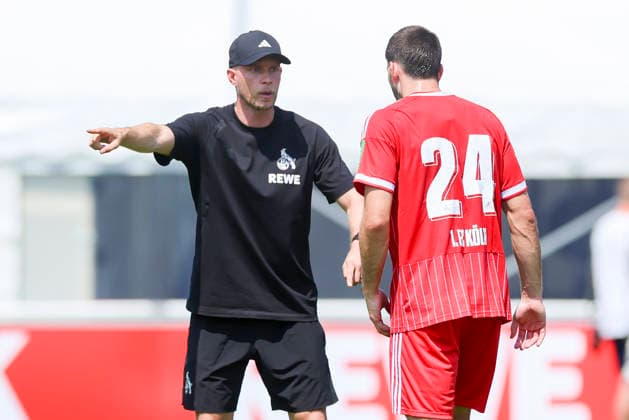 Trainer Rene Wagner (1. FC Köln) und Luka Lochoshvili (1. FC Köln) unterhalten sich, Friendly match, 1. FC Köln v Hertha BSC Berlin, Koasastadion am 31. July 2026 in St. Johann in Tirol, Österreich. (Foto von Marco Steinbrenner DeFodi Images) Trainer Rene Wagner (1. FC Köln) und Luka Lochoshvili (1. FC Köln) talk together, Friendly match, 1. FC Köln v Hertha BSC Berlin, Koasastadion, July 31, 2026 in St. Johann in Tirol, Austria. (Photo by Marco Steinbrenner DeFodi Images) -