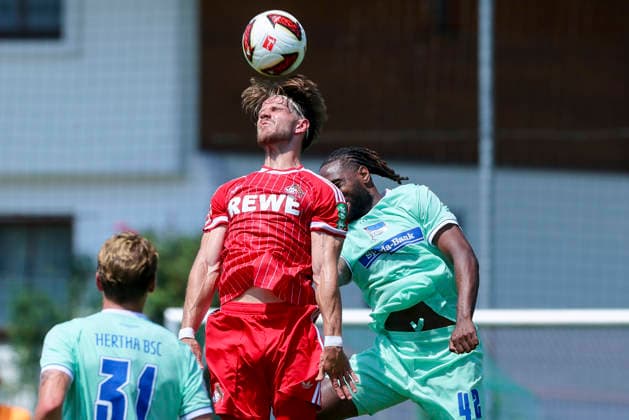 Jan Thielmann (1. FC Köln) und Deyovaisio Zeefuik (Hertha BSC Berlin) kämpfen um den Ball, Friendly match, 1. FC Köln v Hertha BSC Berlin, Koasastadion am 31. July 2026 in St. Johann in Tirol, Österreich. (Foto von Marco Steinbrenner DeFodi Images) Jan Thielmann (1. FC Köln) und Deyovaisio Zeefuik (Hertha BSC Berlin) battle for the ball, Friendly match, 1. FC Köln v Hertha BSC Berlin, Koasastadion, July 31, 2026 in St. Johann in Tirol, Austria. (Photo by Marco Steinbrenner DeFodi Images) -