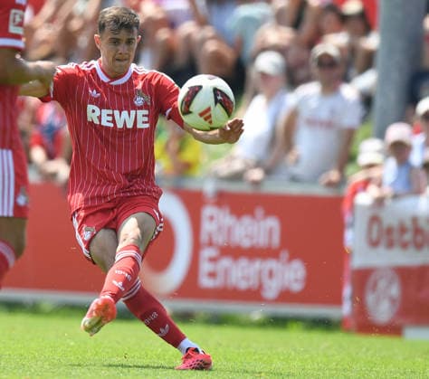 31.07.2026, xophax, Fussball 1.Bundesliga, 1.FC Koeln Trainingslager . Mannschaft des 1.FC Köln in Kitzbühel .Training in Sankt Johann. Freundschaftsspiel St.Johann in Tirol gegen Hertha BSC. 1.FC Köln - Hertha. Paul Okon - Engstler ( 1.FC Köln ) Kitzbühel