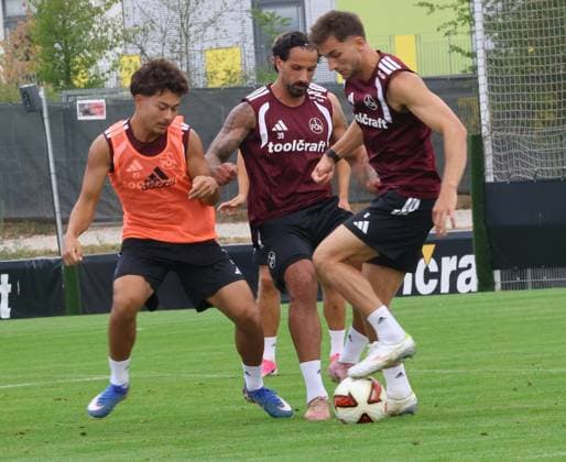 31.07.2026 - Fussball - 2. Fussball - Bundesliga - Saison 2026 2027 - 1. FC Nürnberg Nuernberg FCN ( Club ) - Training - Sportfoto Zink DoGe - xdoxgex - Justin von der Hitz (27, 1. FC Nürnberg FCN ) Adriano Grimaldi (39, 1. FC Nürnberg FCN ) Adam Markhiev (6, 1. FC Nürnberg FCN )