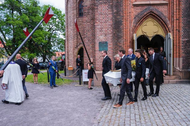 Funeral for rower Olaf Tufte, Horten, July 31, 2026. The casket of Olympic and World rowing champion Olaf Tufte is carried from Horten Church after his funeral service. Tufte died of a heart attack on July 21, at the age of 50. He retired after the Tokyo Olympics in 2021, bringing to a close an elite international career spanning 26 seasons. Photo: Terje Bendiksby, NTB POOL, Horten, Norway. EDITORIAL USE ONLY. RESTRICTED USE FOR BETTING COMPANIES.  Copyright: xTerjexBendiksbyx xNTBx