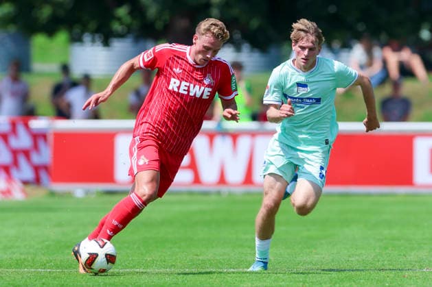 Sebastian Sebulonsen (1. FC Köln) und Mayson Grothe (Hertha BSC Berlin) kämpfen um den Ball, Friendly match, 1. FC Köln v Hertha BSC Berlin, Koasastadion am 31. July 2026 in St. Johann in Tirol, Österreich. (Foto von Marco Steinbrenner DeFodi Images) Sebastian Sebulonsen (1. FC Köln) und Mayson Grothe (Hertha BSC Berlin) battle for the ball, Friendly match, 1. FC Köln v Hertha BSC Berlin, Koasastadion, July 31, 2026 in St. Johann in Tirol, Austria. (Photo by Marco Steinbrenner DeFodi Images) -