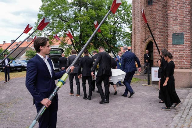 Funeral for rower Olaf Tufte, Horten, July 31, 2026. The casket of Olympic and World rowing champion Olaf Tufte is carried from Horten Church after his funeral service. Tufte died of a heart attack on July 21, at the age of 50. He retired after the Tokyo Olympics in 2021, bringing to a close an elite international career spanning 26 seasons. Photo: Terje Bendiksby, NTB POOL, Horten, Norway. EDITORIAL USE ONLY. RESTRICTED USE FOR BETTING COMPANIES.  Copyright: xTerjexBendiksbyx xNTBx
