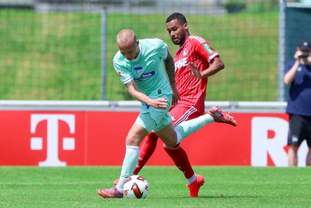 Jon Dagur Thorsteinsson (Hertha BSC Berlin) und Linton Maina (1. FC Köln) kämpfen um den Ball, Friendly match, 1. FC Köln v Hertha BSC Berlin, Koasastadion am 31. July 2026 in St. Johann in Tirol, Österreich. (Foto von Marco Steinbrenner DeFodi Images) Jon Dagur Thorsteinsson (Hertha BSC Berlin) und Linton Maina (1. FC Köln) battle for the ball, Friendly match, 1. FC Köln v Hertha BSC Berlin, Koasastadion, July 31, 2026 in St. Johann in Tirol, Austria. (Photo by Marco Steinbrenner DeFodi Images) -
