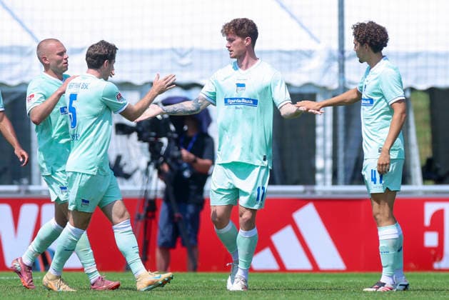 Sport Bilder des Tages Sebastian Gronning Andersen (Hertha BSC Berlin) bejubelt seinen Treffer mit den Teamkollegen, Friendly match, 1. FC Köln v Hertha BSC Berlin, Koasastadion am 31. July 2026 in St. Johann in Tirol, Österreich. (Foto von Marco Steinbrenner DeFodi Images) Sebastian Gronning Andersen (Hertha BSC Berlin) celebrates his goal with teammates, Friendly match, 1. FC Köln v Hertha BSC Berlin, Koasastadion, July 31, 2026 in St. Johann in Tirol, Austria. (Photo by Marco Steinbrenner DeFodi Images) -