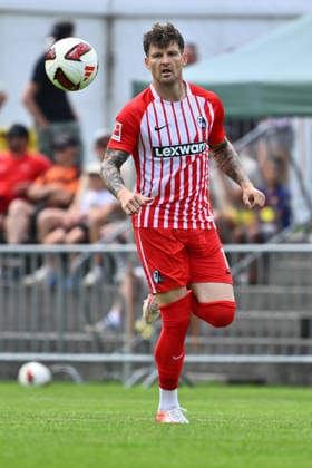 31.07.2026 - Fussball - Saison 2026 2027 - Testspiel Freundschaftsspiel Vorbereitungsspiel - SC Freiburg - SpVgg Greuther Fürth ( Kleeblatt ) - - Sportfoto Zink - xwoxzix - regulations prohibit any use of photographs as image sequences and or quasi-video - only for editorial use - Lukas Kübler (17, SC Freiburg ) Freisteller Einzelbild