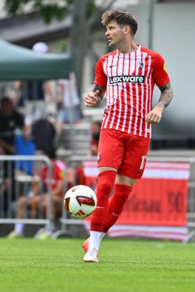 31.07.2026 - Fussball - Saison 2026 2027 - Testspiel Freundschaftsspiel Vorbereitungsspiel - SC Freiburg - SpVgg Greuther Fürth ( Kleeblatt ) - - Sportfoto Zink - xwoxzix - regulations prohibit any use of photographs as image sequences and or quasi-video - only for editorial use - Lukas Kübler (17, SC Freiburg ) Freisteller Einzelbild