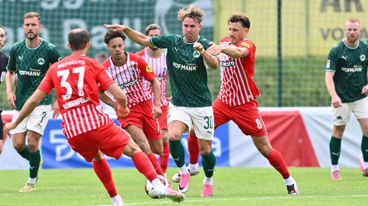 31.07.2026 - Fussball - Saison 2026 2027 - Testspiel Freundschaftsspiel Vorbereitungsspiel - SC Freiburg - SpVgg Greuther Fürth ( Kleeblatt ) - - Sportfoto Zink - xwoxzix - regulations prohibit any use of photographs as image sequences and or quasi-video - only for editorial use - Felix Klaus (30, SpVgg Greuther Fürth ) Maximilian Eggestein (8, SC Freiburg )