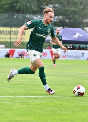 31.07.2026 - Fussball - Saison 2026 2027 - Testspiel Freundschaftsspiel Vorbereitungsspiel - SC Freiburg - SpVgg Greuther Fürth ( Kleeblatt ) - - Sportfoto Zink - xwoxzix - regulations prohibit any use of photographs as image sequences and or quasi-video - only for editorial use - Jannik Dehm ( 23, SpVgg Greuther Fürth ) Freisteller Einzelbild