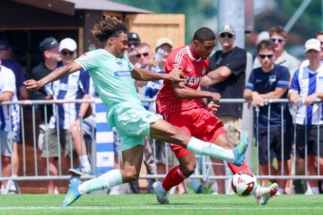 Oluwaseun Adewumi (Hertha BSC Berlin) und Maik Afri Akumu (1. FC Köln) kämpfen um den Ball, Friendly match, 1. FC Köln v Hertha BSC Berlin, Koasastadion am 31. July 2026 in St. Johann in Tirol, Österreich. (Foto von Marco Steinbrenner DeFodi Images) Oluwaseun Adewumi (Hertha BSC Berlin) und Maik Afri Akumu (1. FC Köln) battle for the ball, Friendly match, 1. FC Köln v Hertha BSC Berlin, Koasastadion, July 31, 2026 in St. Johann in Tirol, Austria. (Photo by Marco Steinbrenner DeFodi Images) -