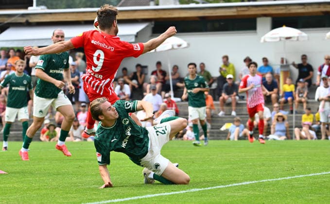 31.07.2026 - Fussball - Saison 2026 2027 - Testspiel Freundschaftsspiel Vorbereitungsspiel - SC Freiburg - SpVgg Greuther Fürth ( Kleeblatt ) - - Sportfoto Zink - xwoxzix - regulations prohibit any use of photographs as image sequences and or quasi-video - only for editorial use - Lucas Höler Hoeler 89, SC Freiburg ) Gian Luca Gian-Luca Itter (27, SpVgg Greuther Fürth )