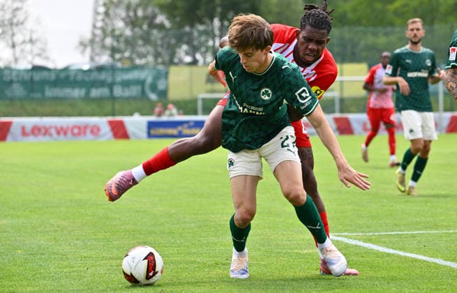 31.07.2026 - Fussball - Saison 2026 2027 - Testspiel Freundschaftsspiel Vorbereitungsspiel - SC Freiburg - SpVgg Greuther Fürth ( Kleeblatt ) - - Sportfoto Zink - xwoxzix - regulations prohibit any use of photographs as image sequences and or quasi-video - only for editorial use - Gian Luca Gian-Luca Itter (27, SpVgg Greuther Fürth ) Cyriaque Irie (22, SC Freiburg )