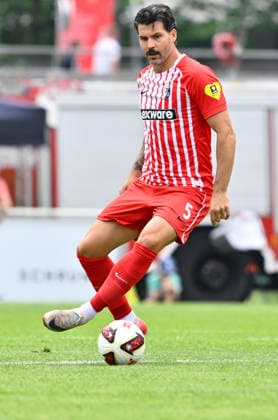31.07.2026 - Fussball - Saison 2026 2027 - Testspiel Freundschaftsspiel Vorbereitungsspiel - SC Freiburg - SpVgg Greuther Fürth ( Kleeblatt ) - - Sportfoto Zink - xwoxzix - regulations prohibit any use of photographs as image sequences and or quasi-video - only for editorial use - Anthony Jung (5, SC Freiburg ) Freisteller Einzelbild