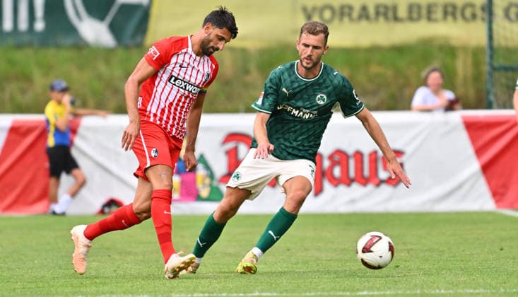 31.07.2026 - Fussball - Saison 2026 2027 - Testspiel Freundschaftsspiel Vorbereitungsspiel - SC Freiburg - SpVgg Greuther Fürth ( Kleeblatt ) - - Sportfoto Zink - xwoxzix - regulations prohibit any use of photographs as image sequences and or quasi-video - only for editorial use - Vincenzo Grifo (32, SC Freiburg ) Dennis Srbeny (7, SpVgg Greuther Fürth )