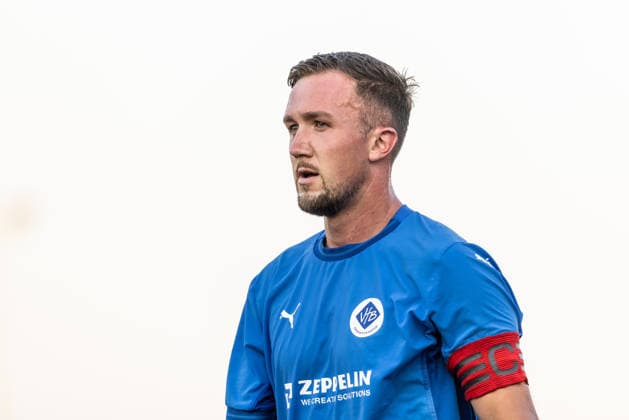 Freisteller Einzelbild Portrait Porträt Nicolai Weissenbacher (VfB Friedrichshafen, 14) Friedrichshafen Zeppelinstadion Baden-Württemberg Deutschland