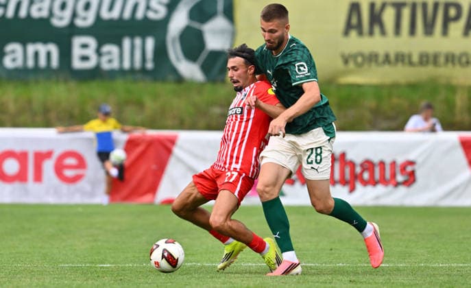 31.07.2026 - Fussball - Saison 2026 2027 - Testspiel Freundschaftsspiel Vorbereitungsspiel - SC Freiburg - SpVgg Greuther Fürth ( Kleeblatt ) - - Sportfoto Zink - xwoxzix - regulations prohibit any use of photographs as image sequences and or quasi-video - only for editorial use - Berkay Yilmaz (27, SC Freiburg ) Doni Edon Arifi (28, SpVgg Greuther Fürth )
