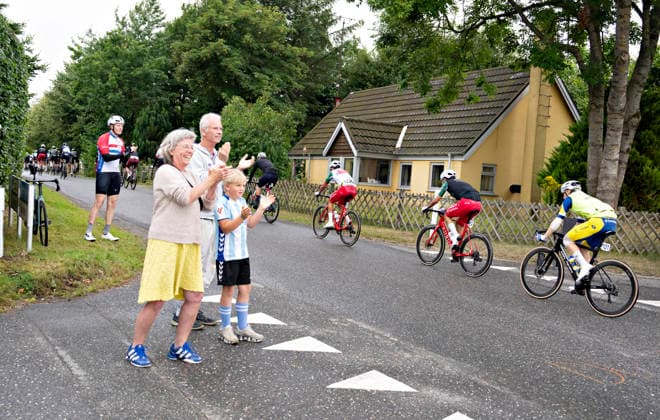 PostNord Denmark Tour - Stage 3 The peloton passes cycling fans at Ravning during stage 3 of the PostNord Denmark Tour, Friday, July 31, 2026. The stage is 202.9 kilometers long and runs from Fredericia to Vejle. , Vejle Denmark Copyright: HenningxBagger HenningxBaggerx spdk20260731-155251-L
