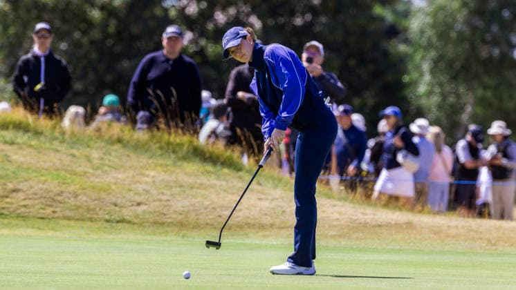 LYTHAM & ST ANNES, ENGLAND 20260730 Linn Grant puttar för birdie pa det fjärde halet under den andra tävlingsdagen av AIG Open pa Royal Lydham & St Annes Golf Club. LANCASHIRE ENGLAND x1019x