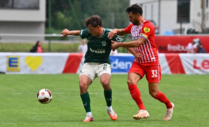 31.07.2026 - Fussball - Saison 2026 2027 - Testspiel Freundschaftsspiel Vorbereitungsspiel - SC Freiburg - SpVgg Greuther Fürth ( Kleeblatt ) - - Sportfoto Zink - xwoxzix - regulations prohibit any use of photographs as image sequences and or quasi-video - only for editorial use - Lukas Reich (2, SpVgg Greuther Fürth ) Vincenzo Grifo (32, SC Freiburg )