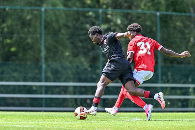 260731 Standard de Liege vs Arminia Bielefeld Benjamin Boakye (27) of Arminia Bielefeld and Jordi Makeise (31) of Standard CL during a friendly soccer game in the preparations ahead of the Jupiler Pro League season 2026 - 2027 between Standard de Liege and Arminia Bielefeld from Germany on July 31 , 2026 in Liege, Belgium. (Photo by Stijn Audooren Isosport) Liege SL16 Football Campus Liege Belgium  Copyright: xIsosportxStijnxAudoorenx