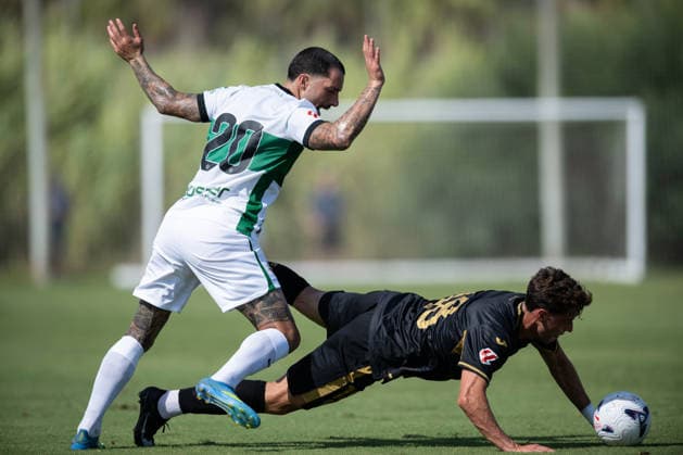 Tete Morente of Elche and Enol of Cordoba during preseason friendly match between Elche CF v Cordoba CF played at Oliva, Valencia on July 31, 2026 in Spain Oliva Valenci Spain Copyright: xVicentexVidalx xAgenciaxLOFx