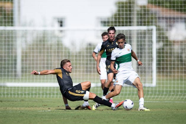 Isma Ruiz of Cordoba and Ali Houary of Elche during preseason friendly match between Elche CF v Cordoba CF played at Oliva, Valencia on July 31, 2026 in Spain Oliva Valenci Spain Copyright: xVicentexVidalx xAgenciaxLOFx