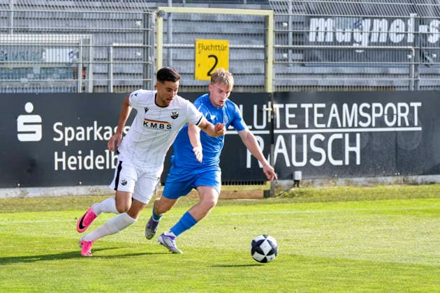 v.li.: David Mamutovic (SVS, 7), Maiko Rene Hertel (TSG, 18), Zweikampf, Spielszene, Duell, duel, tackle, tackling, Dynamik, Action, Aktion, 31.07.2026, Sandhausen (Deutschland), Fussball, bfv-Verbandspokal, 3. Runde, SV Sandhausen - TSG 1862 09 Weinheim