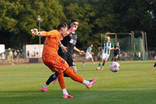 Fußball I Herren I Saison 2026-2027 I Regionalliga Nord I 1. Spieltag I SV Werder Bremen U23 - VfB Oldenburg I 31.07.2026 Tim Taddäus Hüneke (1, SV Werder Bremen II) gegen Mats Facklam (29, VfB Oldenburg) Bremen Stadiongelände Platz 11 Bremen Deutschland Copyright: xLobeca JonasxBoningx