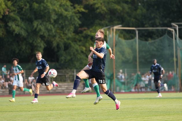 Fußball I Herren I Saison 2026-2027 I Regionalliga Nord I 1. Spieltag I SV Werder Bremen U23 - VfB Oldenburg I 31.07.2026 Mats Facklam (29, VfB Oldenburg) im Zweikampf mit Cimo Röcker (5, SV Werder Bremen II) Bremen Stadiongelände Platz 11 Bremen Deutschland Copyright: xLobeca JonasxBoningx