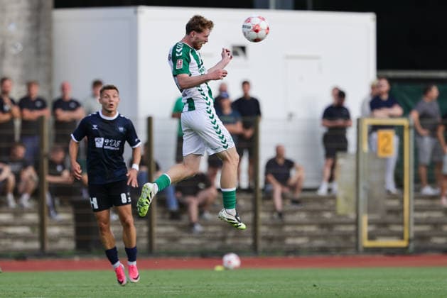 Johann Wegner (SV Werder Bremen II, 2) beim Kopfball, Aktion, Action, Spielszene, 31.07.2026, Bremen (Deutschland), Fussball, Regionalliga Nord, SV Werder Bremen II - VfB Oldenburg