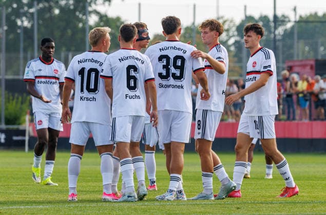 31.07.2026 - Fussball - Saison 2026 2027 - Regionalliga Bayern - 02. Spieltag: 1. FC Nürnberg FCN II ( Club ) - SpVgg Unterhaching - DaMa - xdaxmax - Jubel Freude Torjubel nach Tor zum 1:0 - Joel Skowronek (39, 1. FC Nürnberg FCN II ) und Mannschaft Team jubelt freut sich - Torschütze: Joel Skowronek (39, 1. FC Nürnberg FCN II )